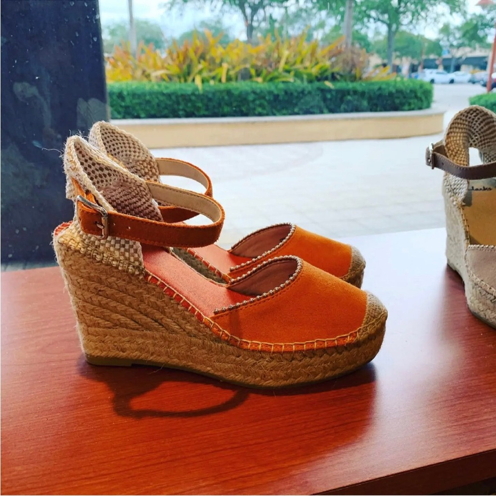 NWOT Clarks Women’s Orange Espadrille Wedge Sandals with Ankle Strap 9.5 Spain